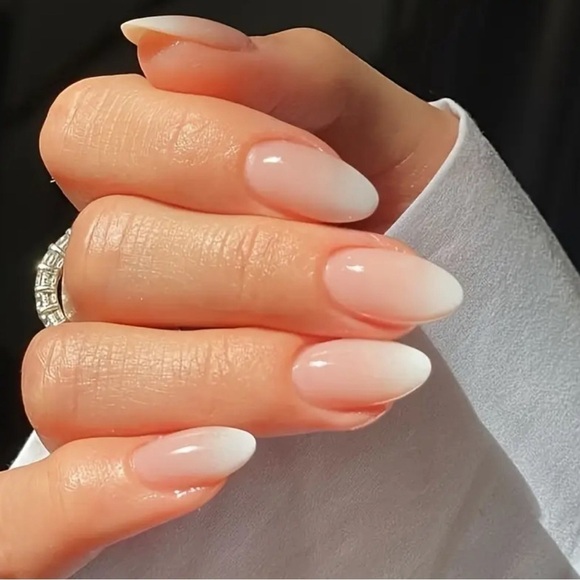 ✨Press-on nails nails artificial with Adhesive Almond shape Nude color ✨ - Picture 1 of 5